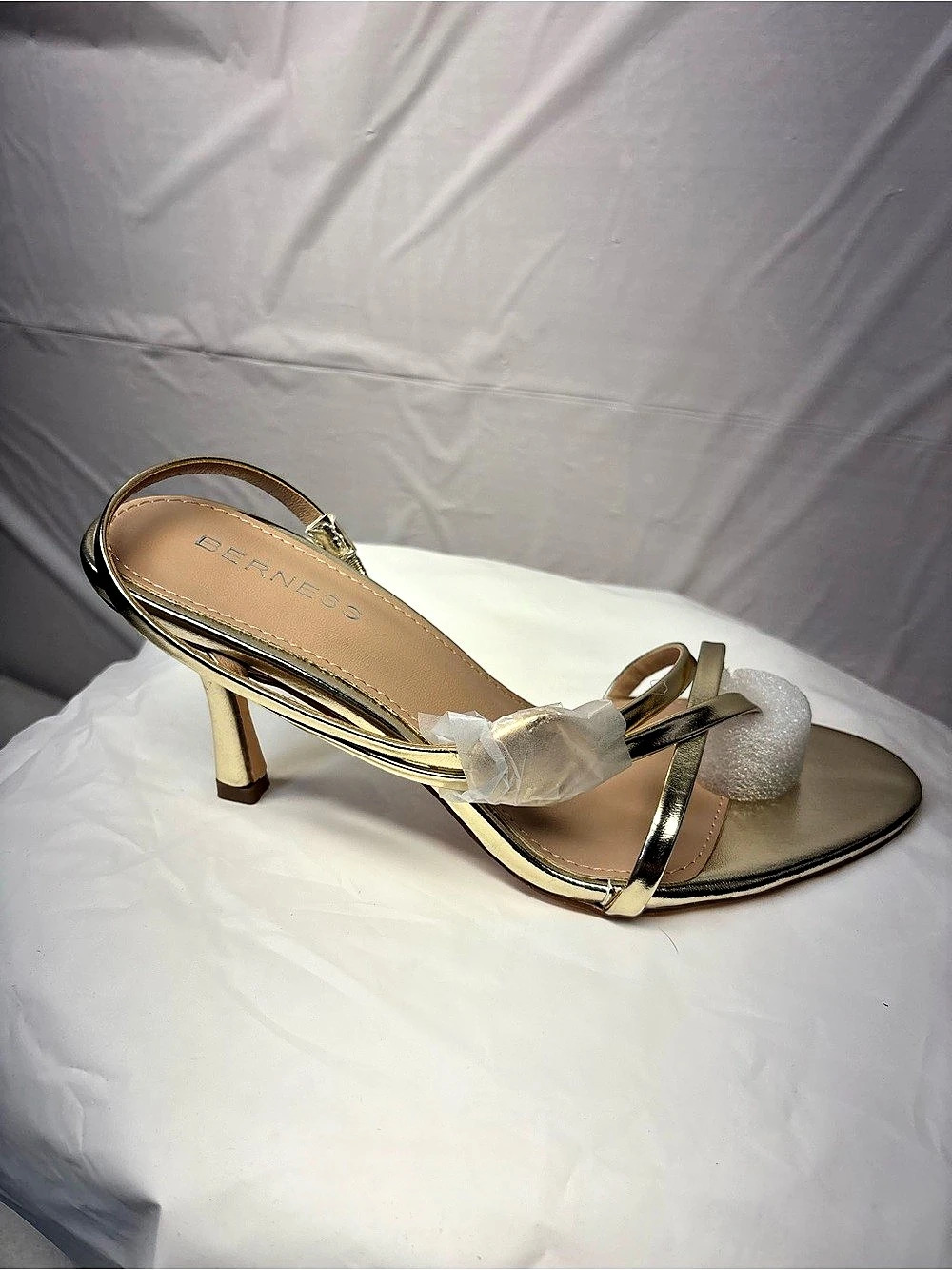BCBGMAXAZRIA Hebe Gold Heels US 7.5 NWT